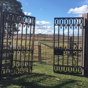 Country Gates Entrance - Prop For Hire