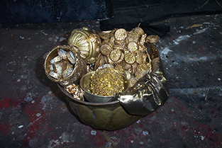 Gold Pot Of Treasure - Prop For Hire